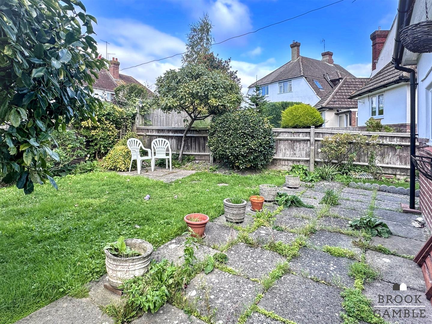 3 Bedroom House - Semi-Detached. Ocklynge Road in Eastbourne,  21